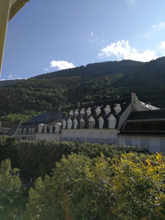 Hôtel Des Lilas Bagnères-de-Luchon Exterior foto