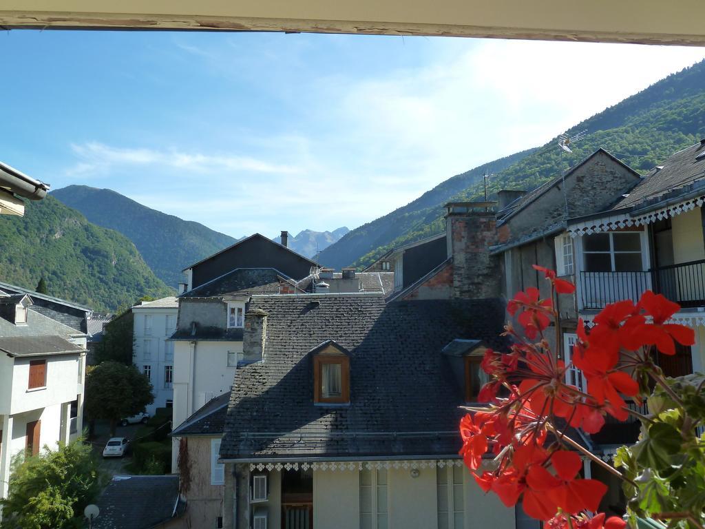 Hôtel Des Lilas Bagnères-de-Luchon Quarto foto